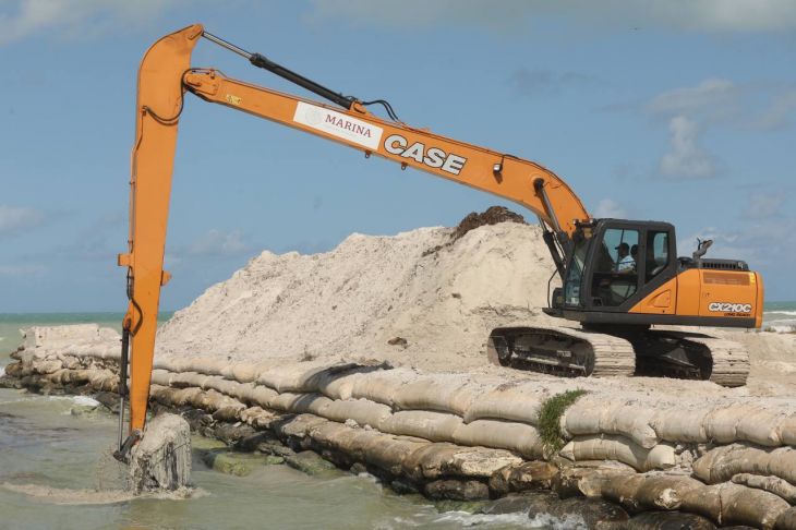 Inician trabajos de desazolve y dragado en puerto de El Cuyo